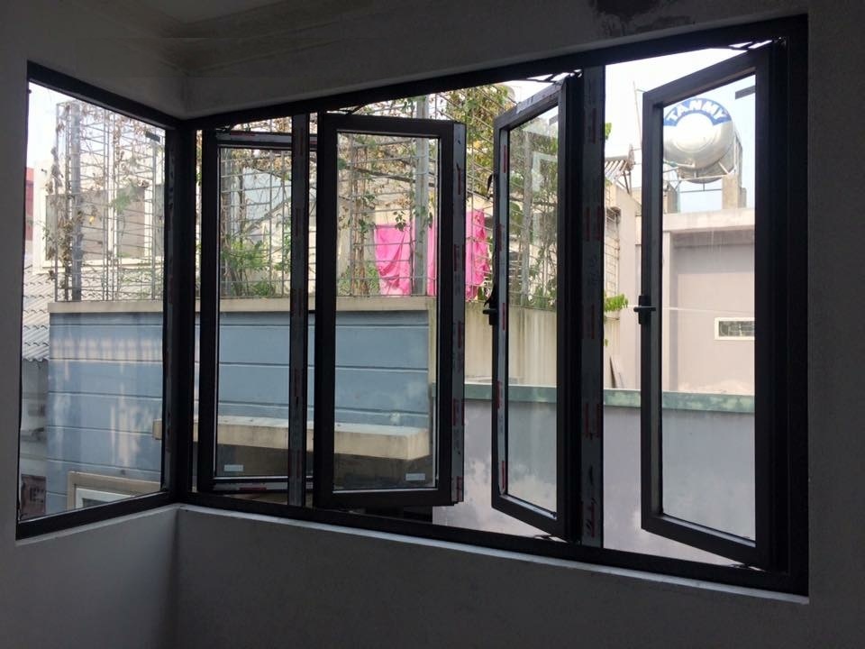 Không được trổ cửa sổ với mốc giới là tường chung nếu không được người ở mảnh đất liền kề đồng ý