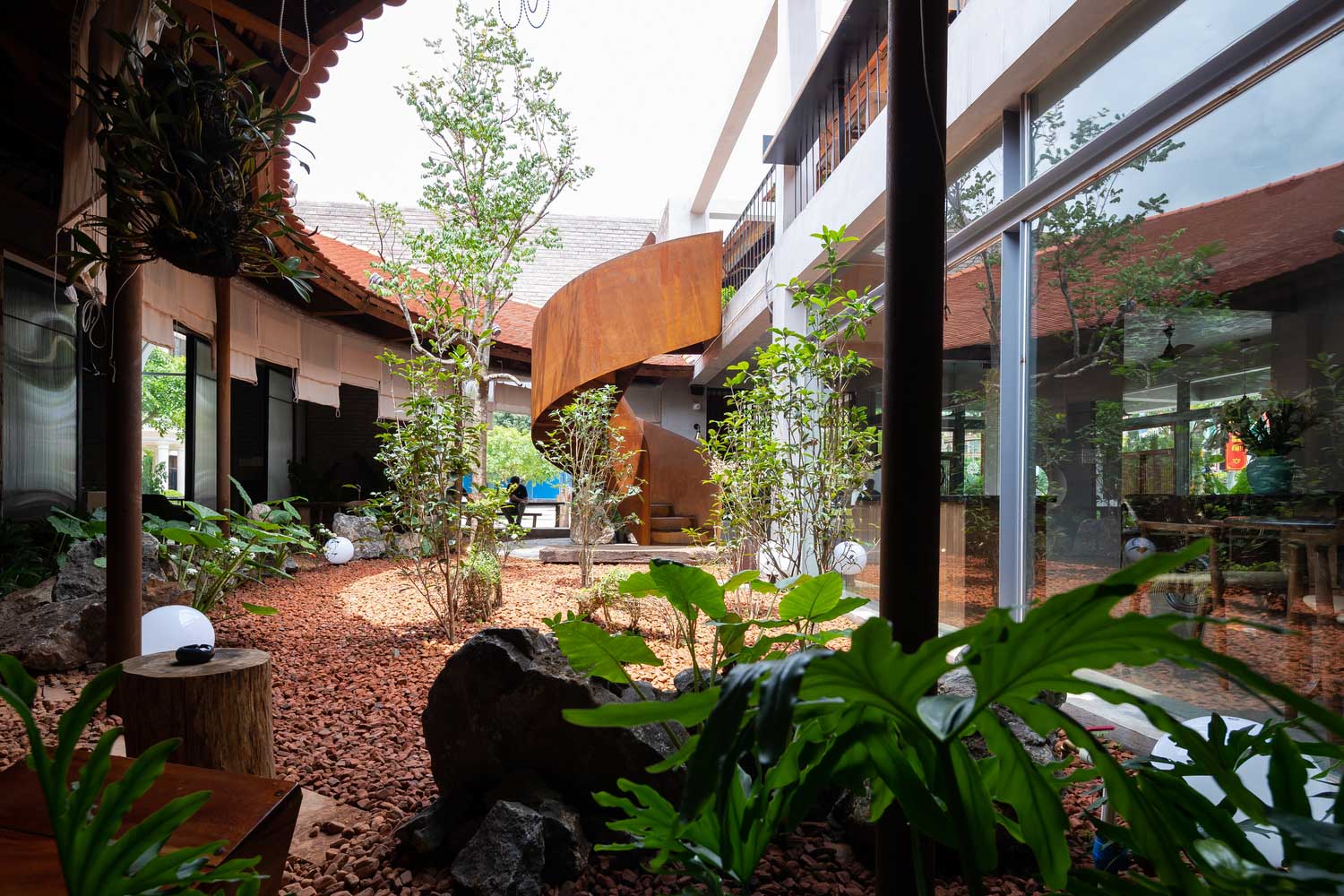 thiet-ke-quan-cafe-san-vuon-7